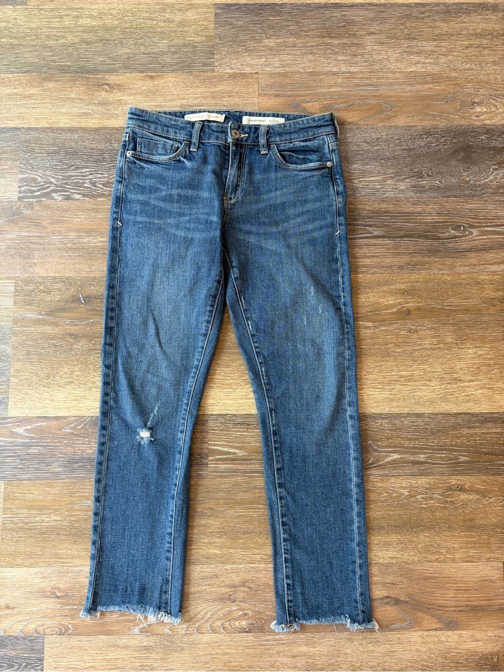 Pilcro and the Letterpress slim boyfriend jeans raw hem size 26